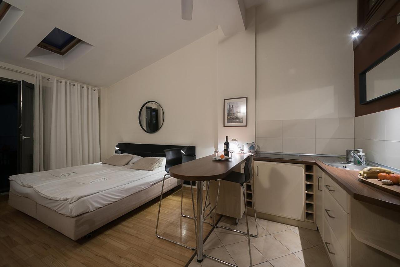Main Square Studio With Terrace & Air Condition Krakau Buitenkant foto
