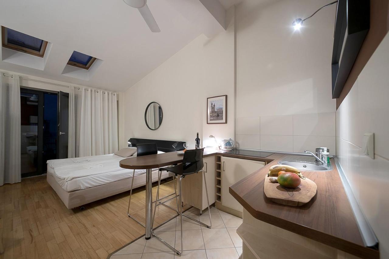 Main Square Studio With Terrace & Air Condition Krakau Buitenkant foto
