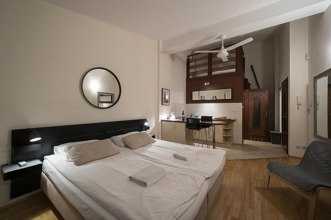 Main Square Studio With Terrace & Air Condition Krakau Buitenkant foto